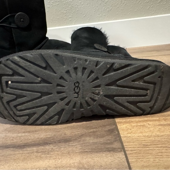 UGG Bailey button black size 10 - Picture 5 of 6